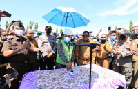 Gubernur Enembe Canangkan Pembangunan Lima Gedung Perkantoran